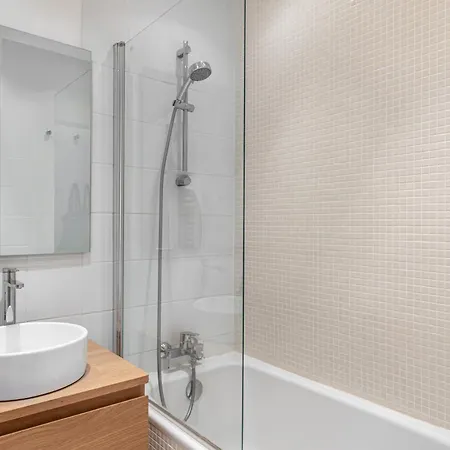 Nice 1br Flat-huge Private Terrace Garden-paris 20 Apartment